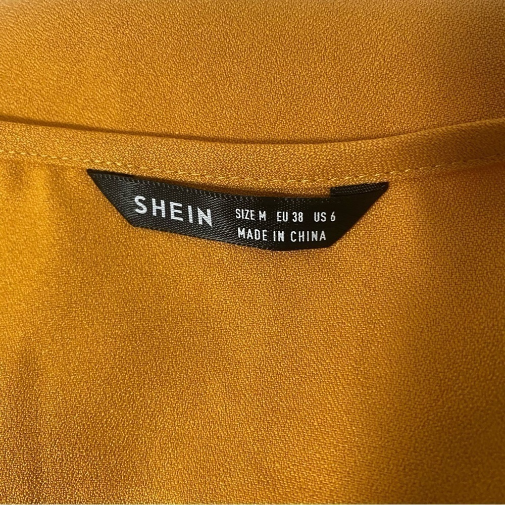 NWOT Women’s Scalloped Edge Neckline & Arms Blouse Sleeveless Med US 6 Mustard - Picture 5 of 10